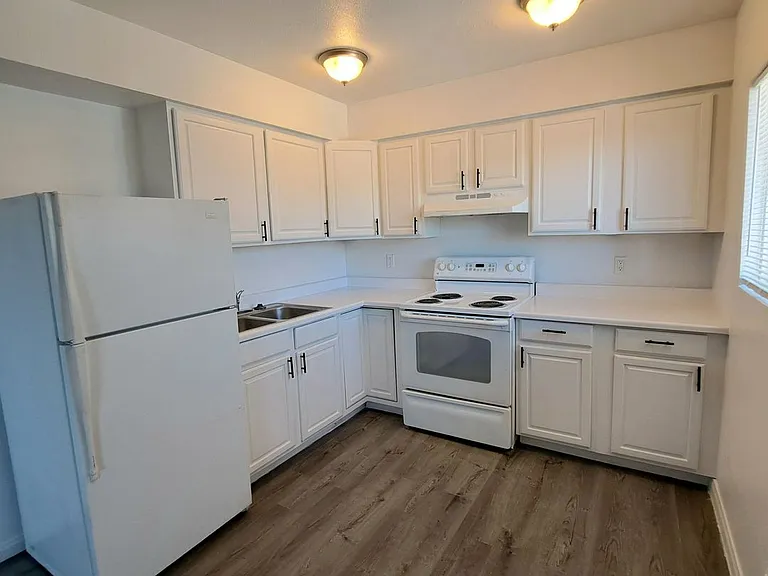 3361 Brussels St — Photo 3