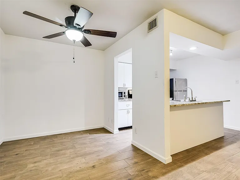 2303 E Side Dr #112 — Photo 6