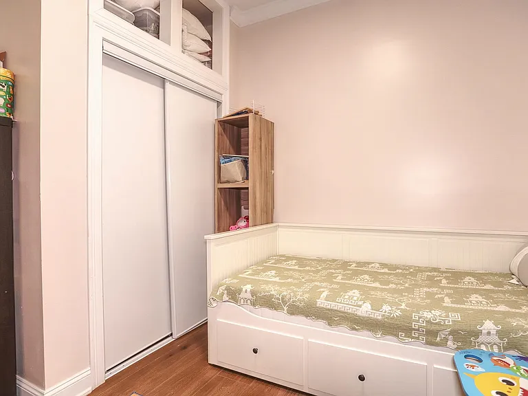 125 Oak St #1 — Photo 9