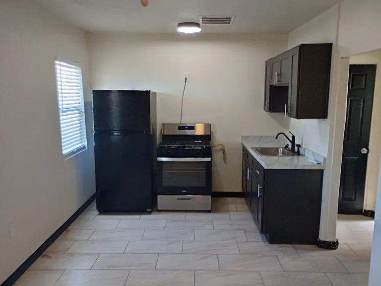 301 N Sunshine Blvd #8 — Photo 2