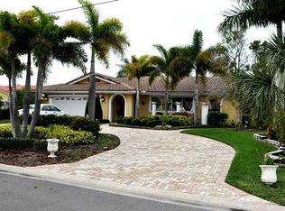 10030 S Yacht Club Dr, Treasure Island, FL 33706