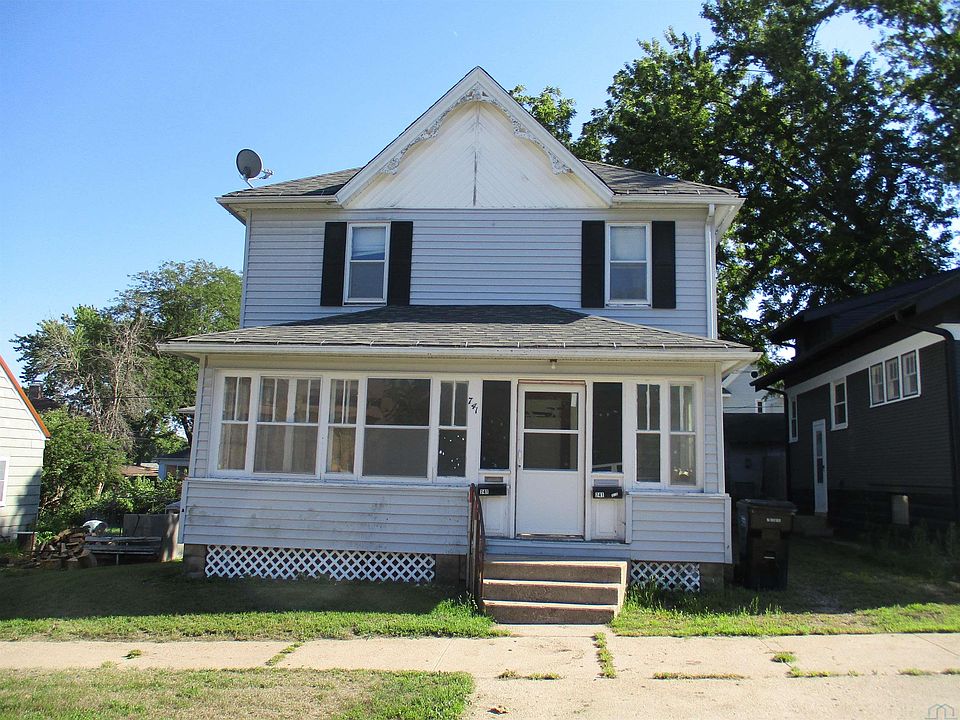 1st image of 741 W Willow St