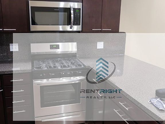 3rd image of 1353 N Ashland Ave #2F