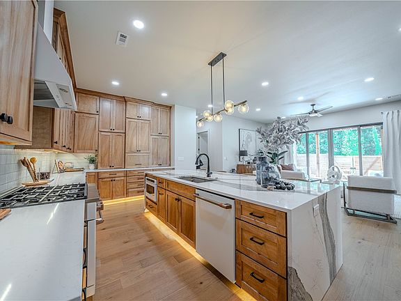 5th image of 6811 Harmony Way