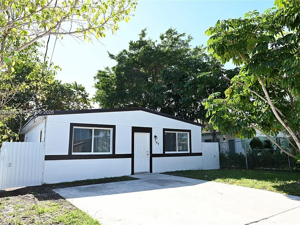 747 NW 5th Ct