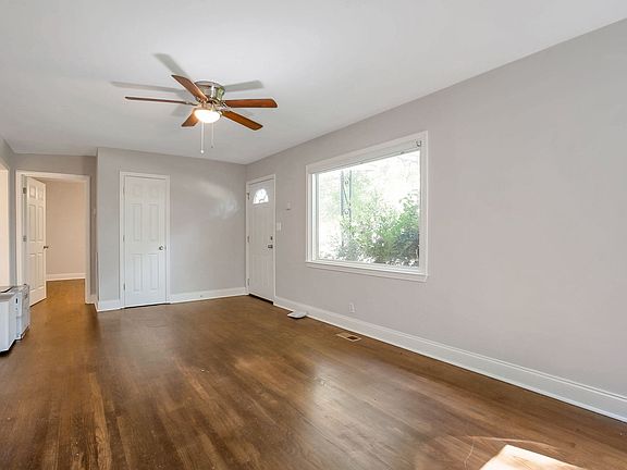 3rd image of 918 Velma Ln