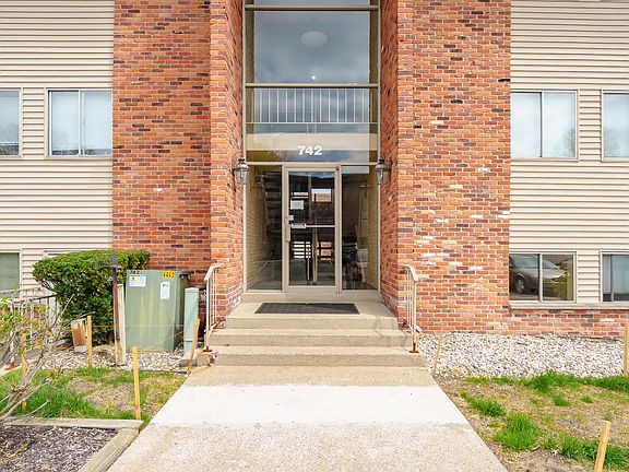 3rd image of 742 W Kilgore Rd APT 307