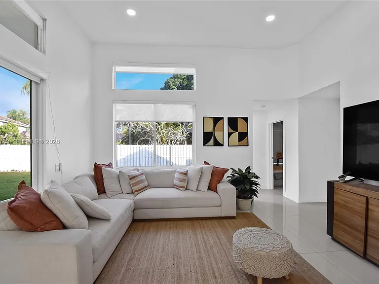 710 Lake Blvd — Photo 5