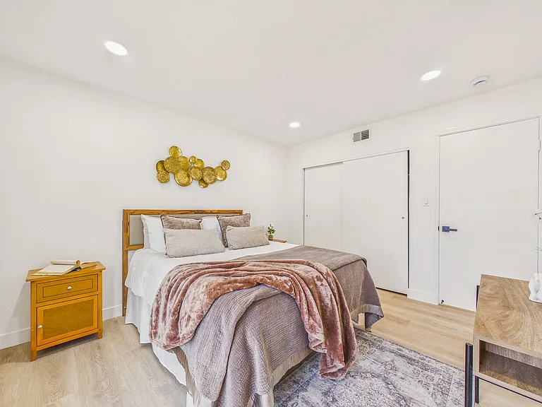 7425 Brighton Dr — Photo 21