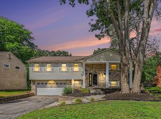 1560 Chanticlair Cir, Wixom, MI 48393