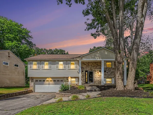 1560 Chanticlair Cir, Wixom, MI 48393