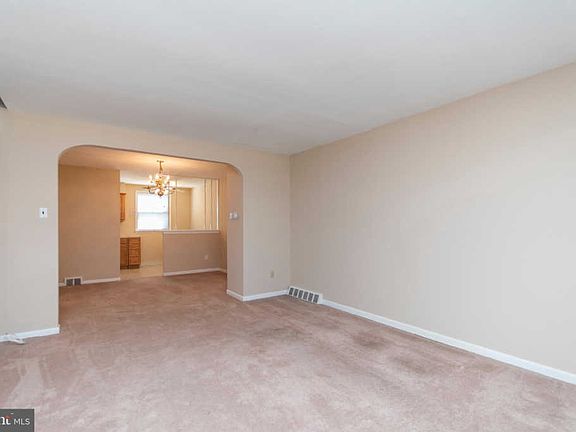 4th image of 8607 Glenloch St