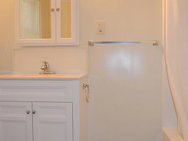 131 1/2 Mildred St #C — Photo 9