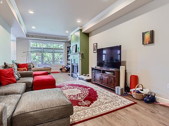 3rd image of 707 N Hayden Island Dr Unit 301