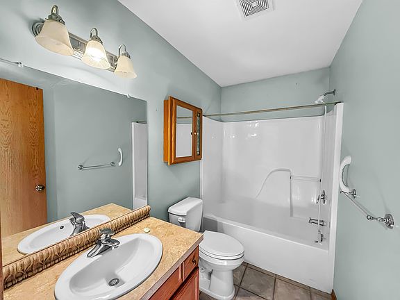 3rd image of 424 S Leonine Rd