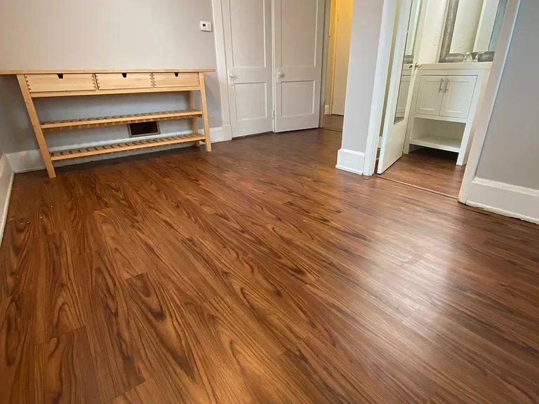 Living room/bathroom