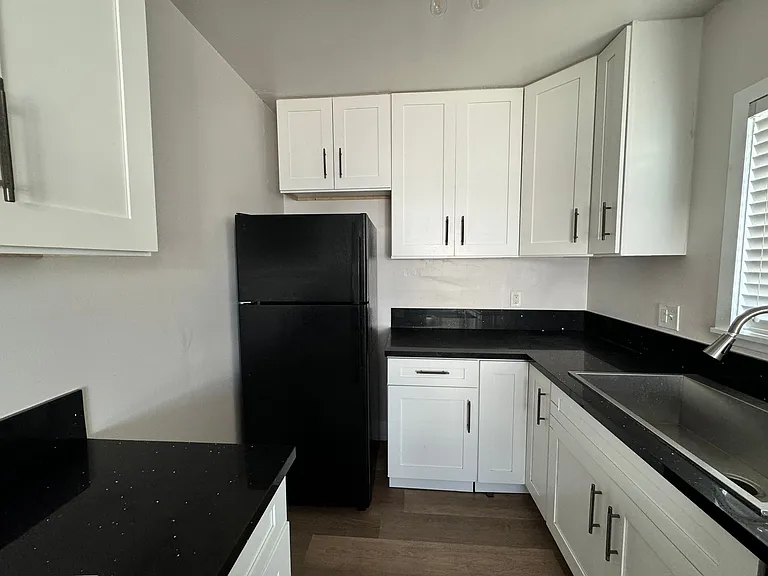 1128 Orange Ave — Photo 6