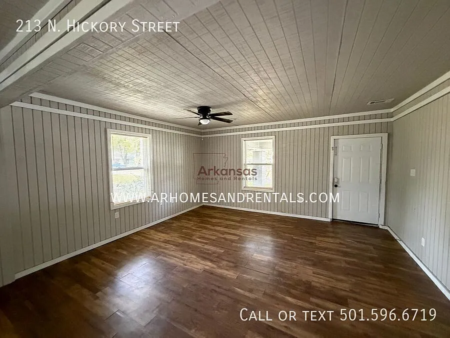 Building Photo - 213 N Hickory St