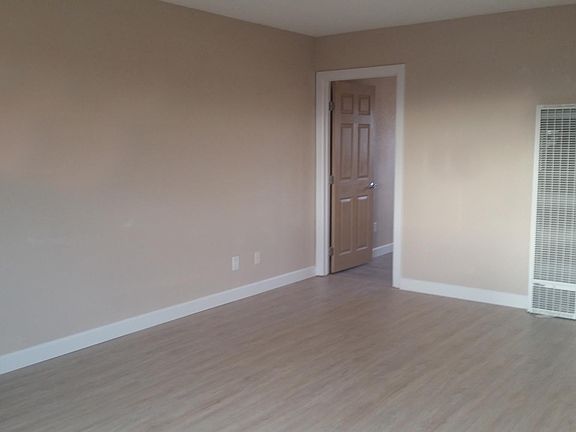 3rd image of 828 K Ave