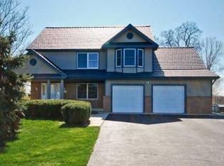 9203 Wildwood Lake Dr, Whitmore Lake, MI 48189