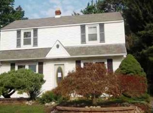 519 School House Ln, Willow Grove, PA