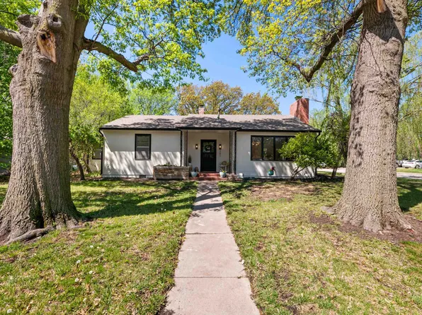 201 S Parkwood Ln, Wichita, KS 67218