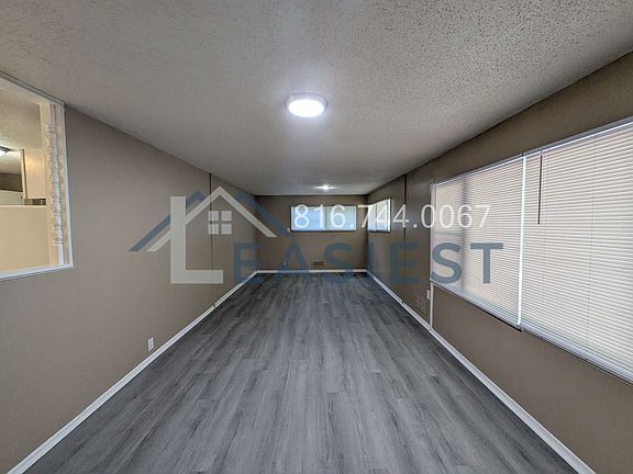 3rd image of 7512 E 111th Ter