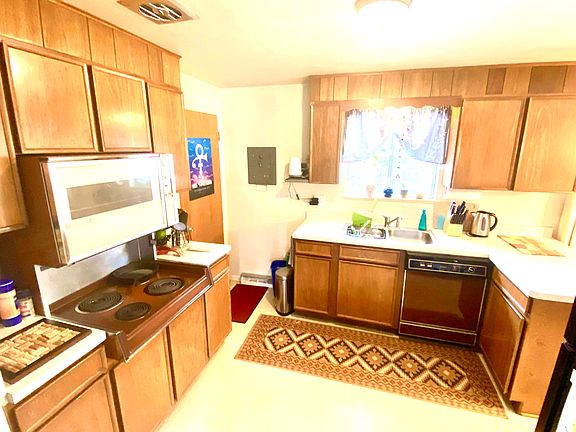 Kitchen (unit is for rent unfurnished).