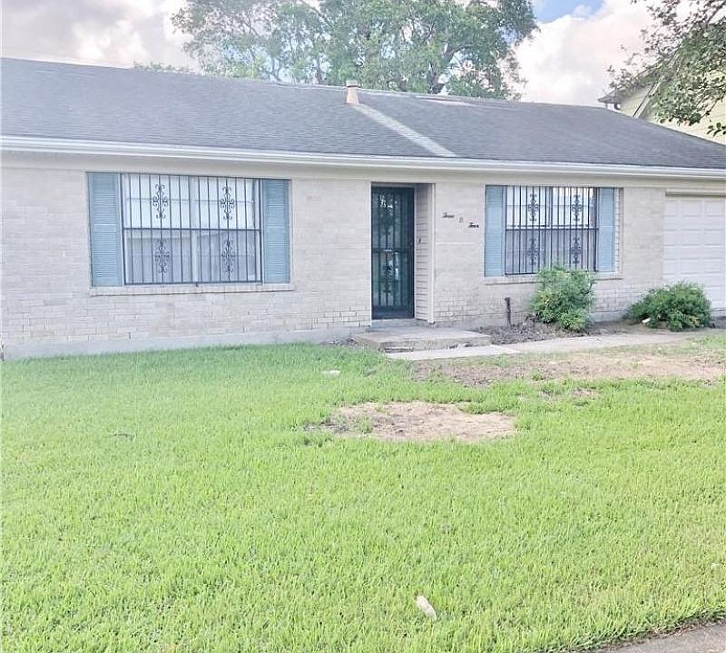 1st image of 304 Brett Dr