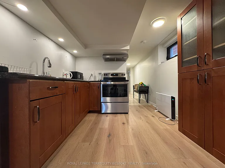 229 Caledonia Rd #LOWER — Photo 6