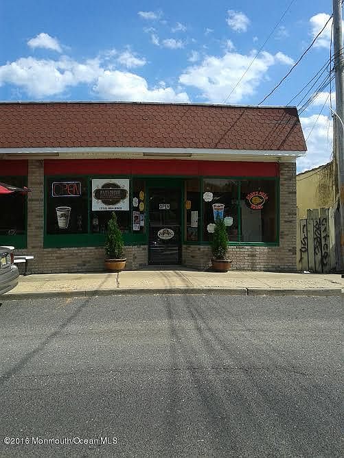 1st image of 181 Main St
