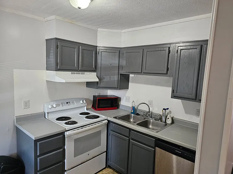 2733 Jersey Ave — Photo 2