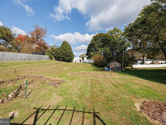 3rd image of 618 Lynn Way