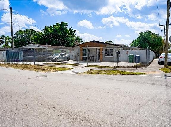 4th image of 1990 NW 154th St