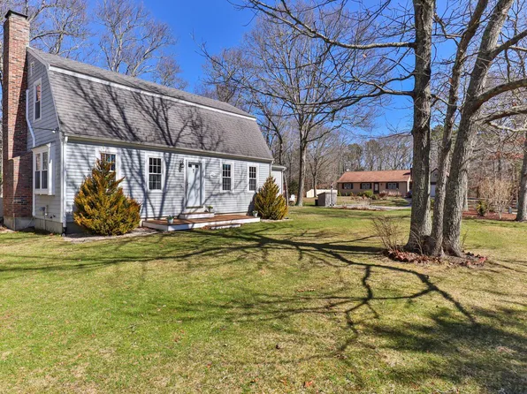 2 Bedford Place, Forestdale, MA 02644