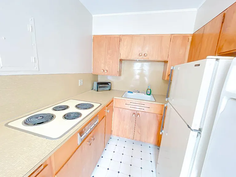 4522 Brooklyn Ave NE — Photo 7