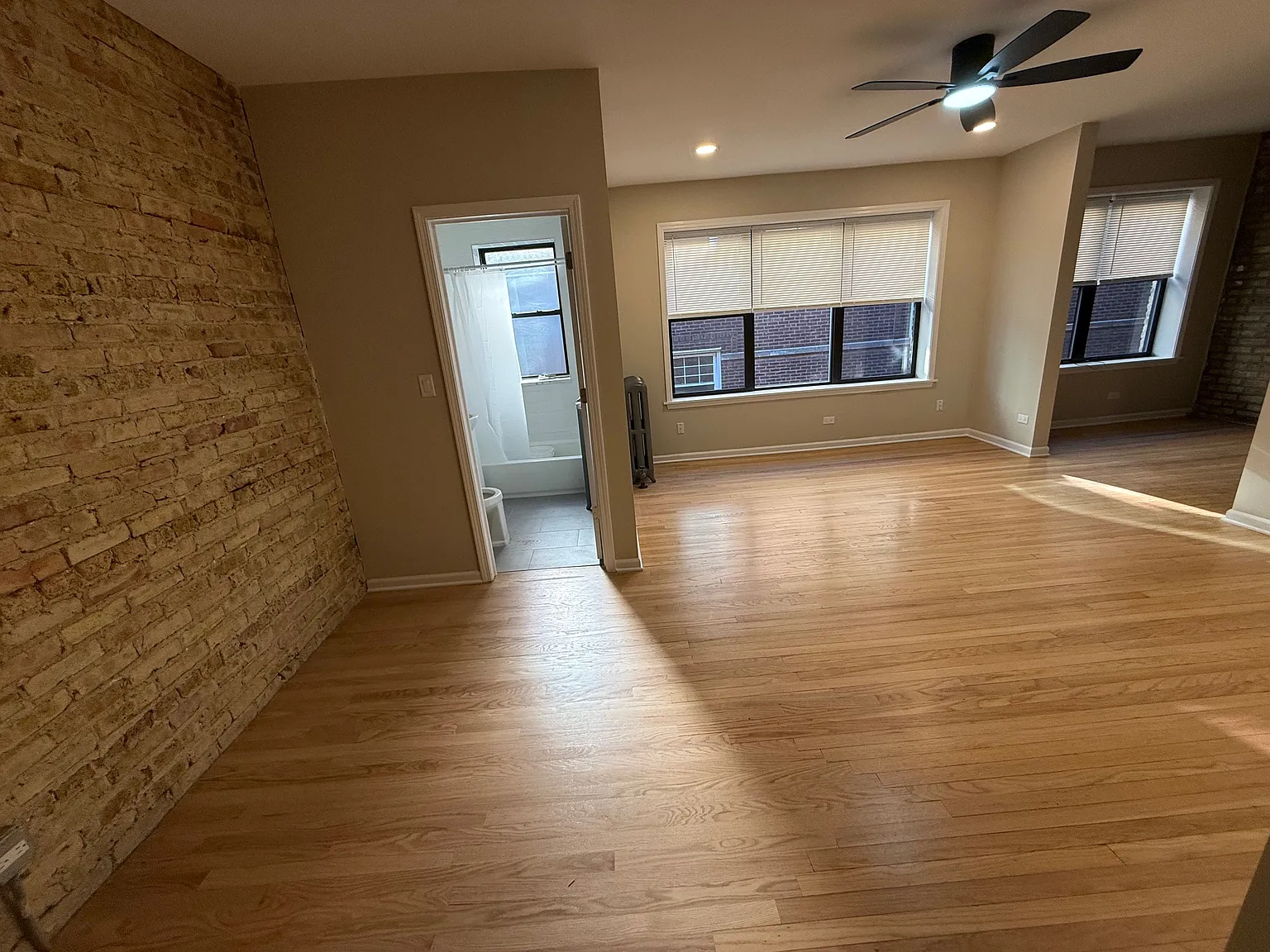 6150 N Winthrop — Photo 3