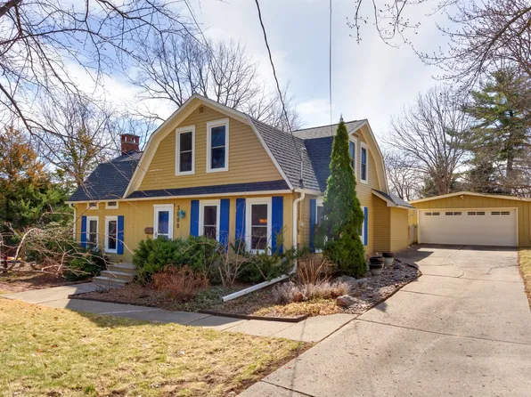 3800 Lincoln Place Dr, Des Moines, IA 50312