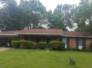 1207 Greenbriar St, Jackson, MS 39211