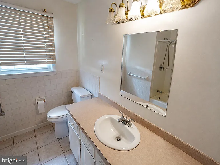 300 Wilson Ave — Photo 6