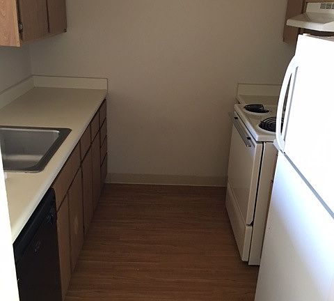 3rd image of 15983 Maubert Ave APT 203
