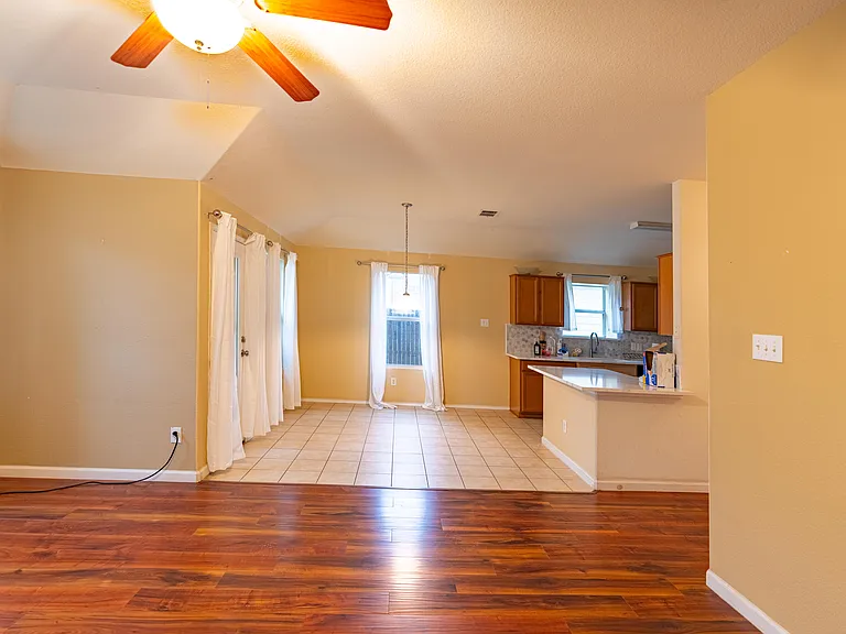 1906 Castaway Dr — Photo 13