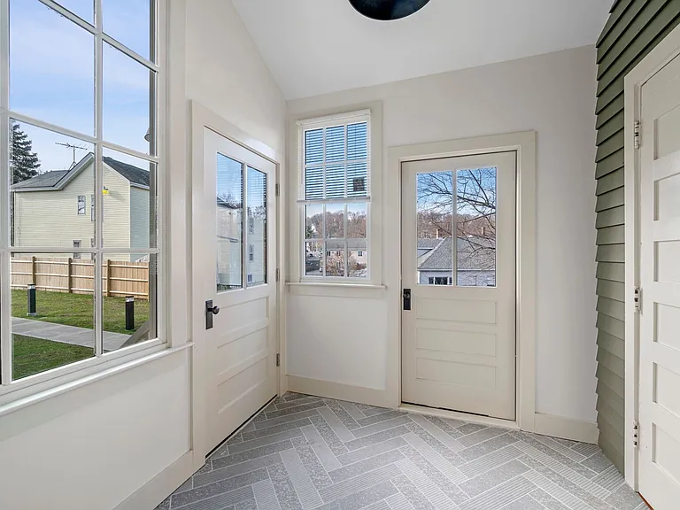 34 Tremaine St — Photo 16