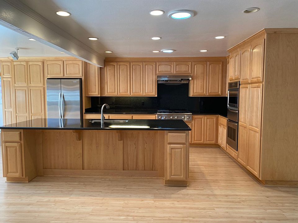 1st image of 4750 Clarendon Dr