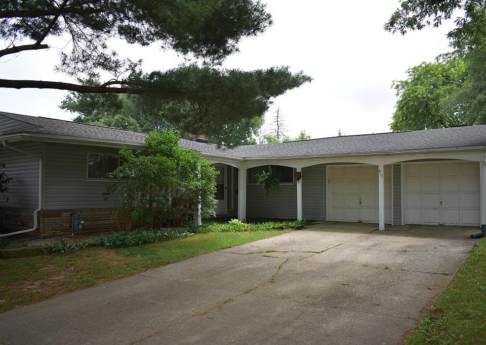 1st image of 911 Hillcrest Dr