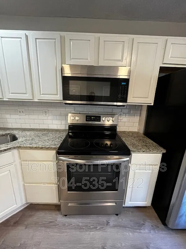 2 bed, 2.5 bath, 1104 sqft, $1,580 — Photo 3