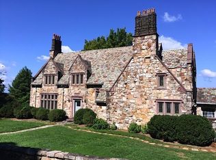 814 W Brow Rd, Lookout Mountain, TN 37350