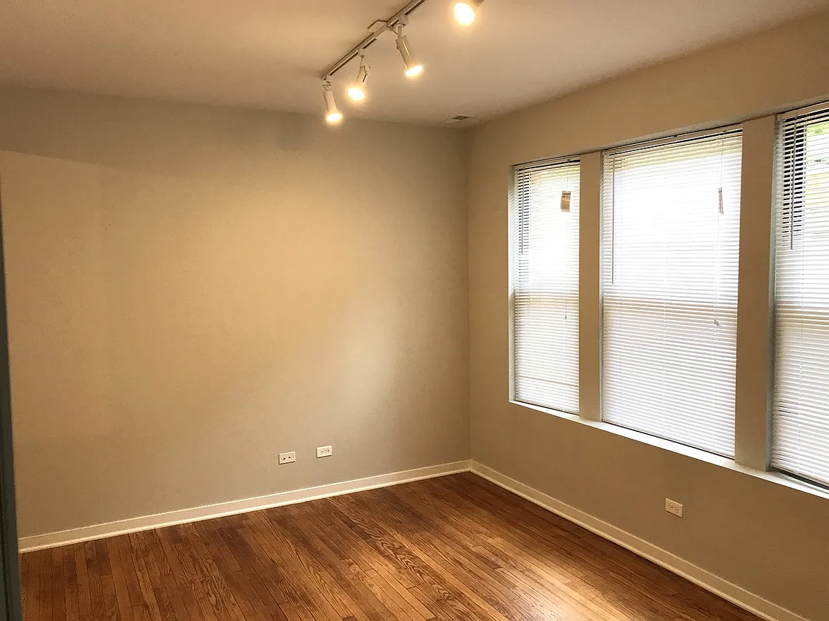 Building Photo - 3503 W Leland Ave #2