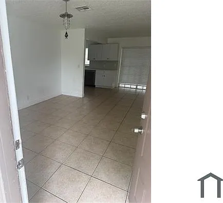 3 bed, 1300 sqft, $3,475 — Photo 3