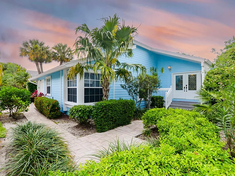 4051 NE Breakwater Dr — Photo 8